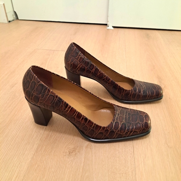 Franco Sarto Shoes - LIKE NEW FRANCO SARTO Textured Leather Unique Brown Heels Size 8 1/2